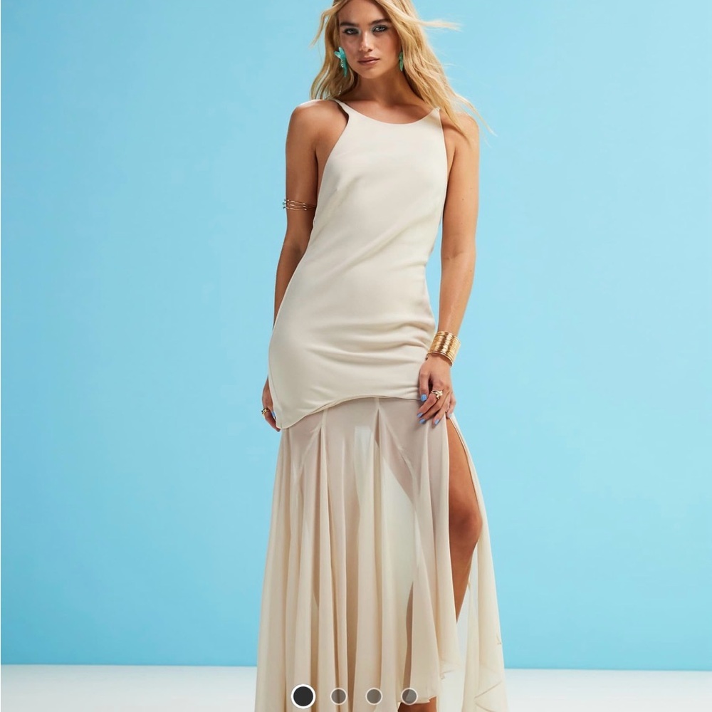 Elegant Cream Sleeveless Maxi Dress